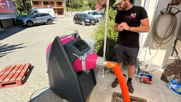 Sewerbot simplified operation with standard compressor