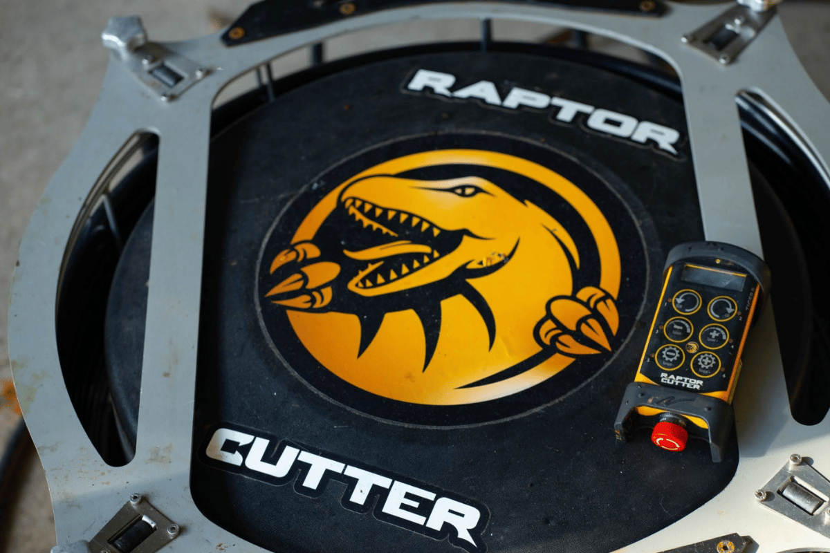 Raptor Cutter being used in an APSTA training course with wireless remote.